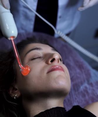 Profesyonel cilt bakımı uygulaması